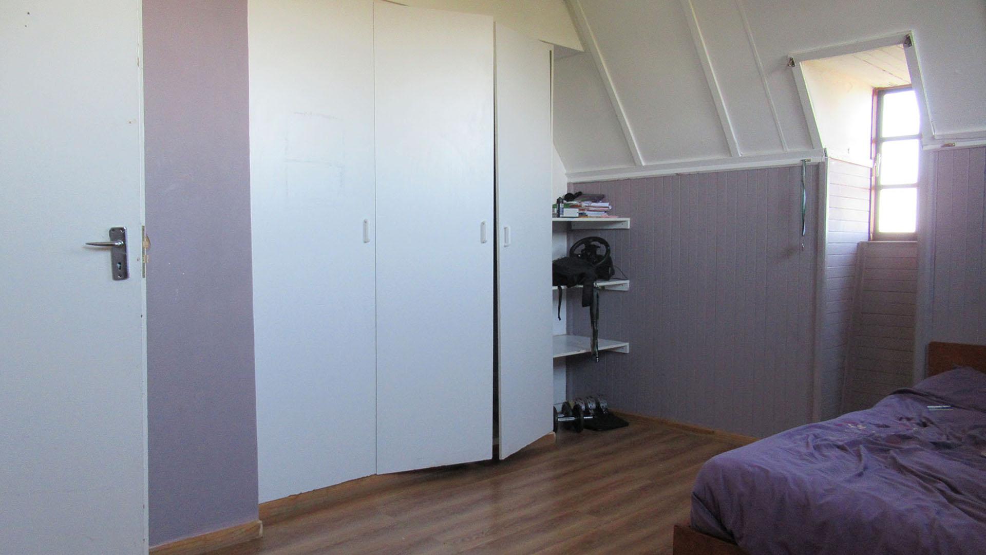 Bed Room 4 - 13 square meters of property in Roodekrans