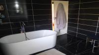 Bathroom 2 of property in Roodekrans