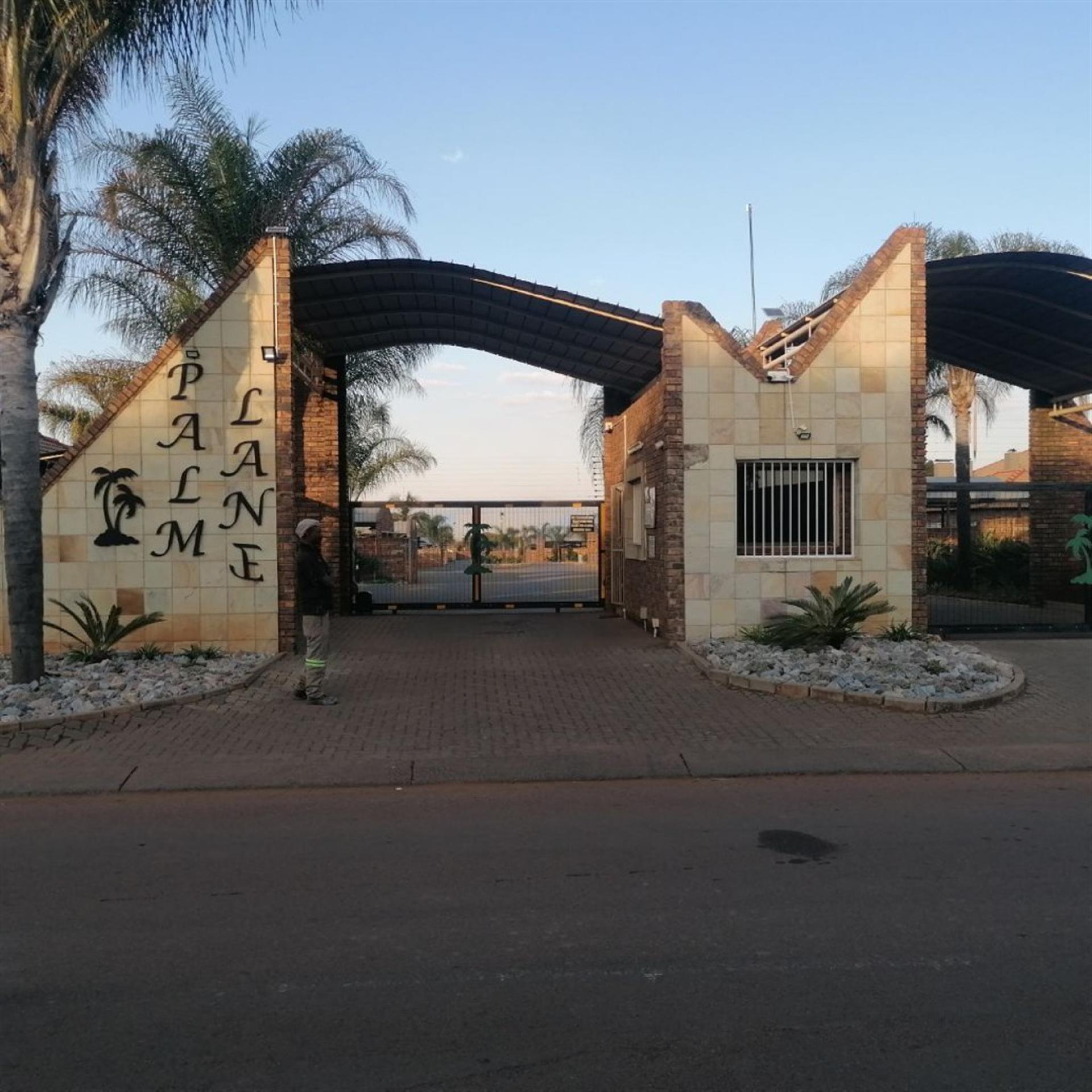 Front View of property in Andeon