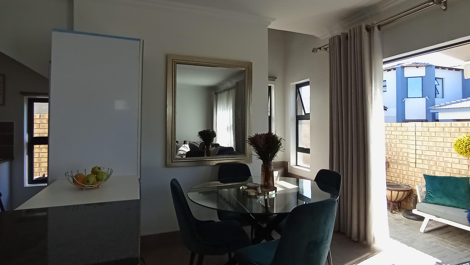 Dining Room - 6 square meters of property in Rua Vista