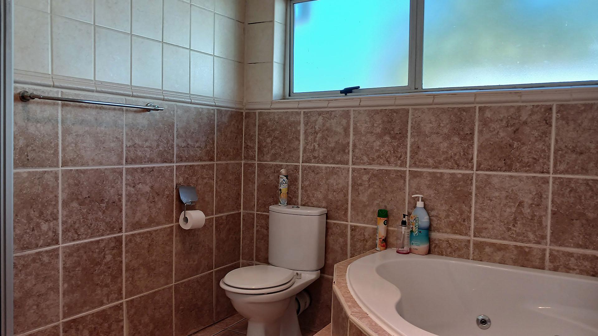 Main Bathroom - 8 square meters of property in Roodekrans