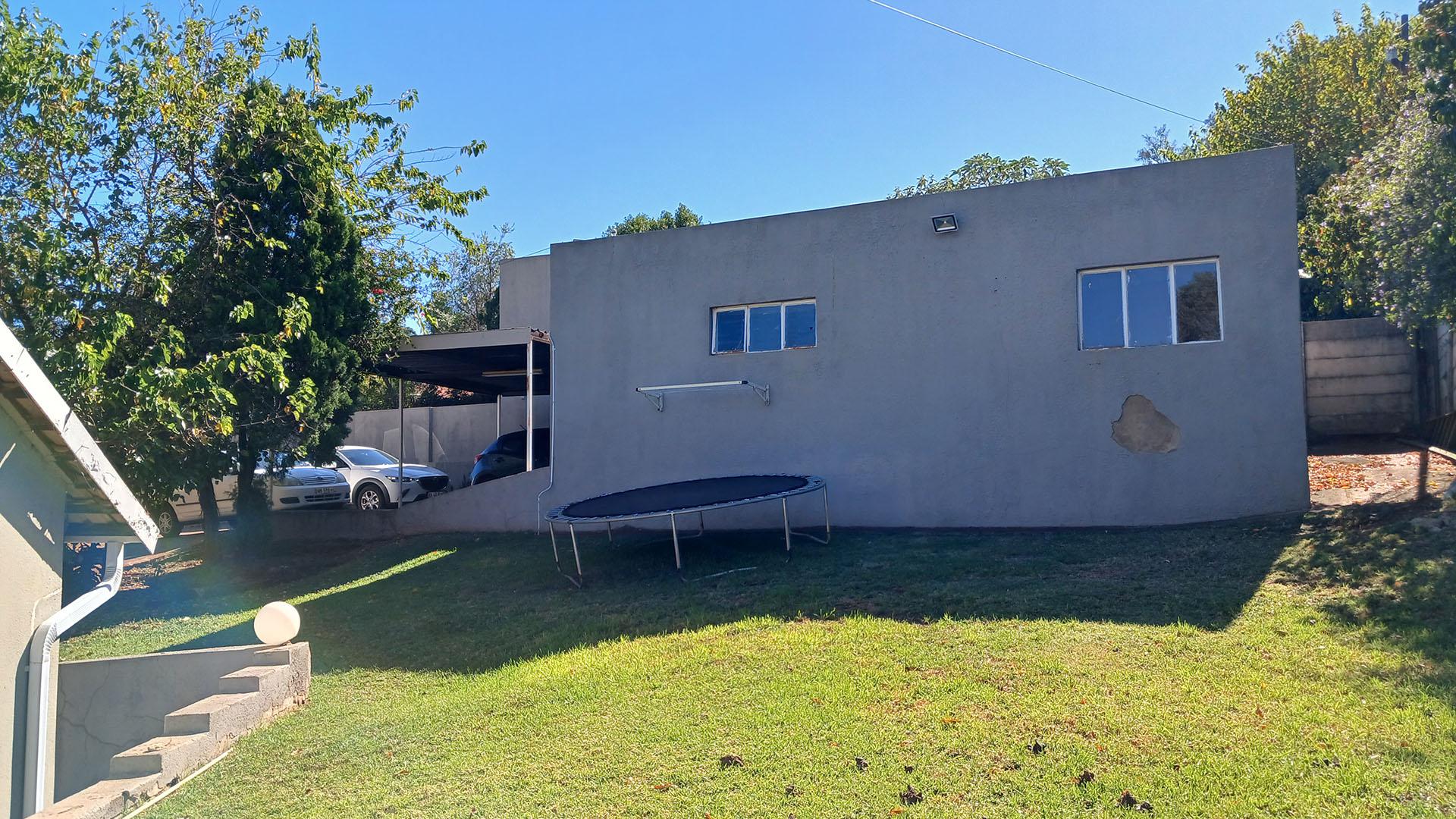 Backyard of property in Roodekrans