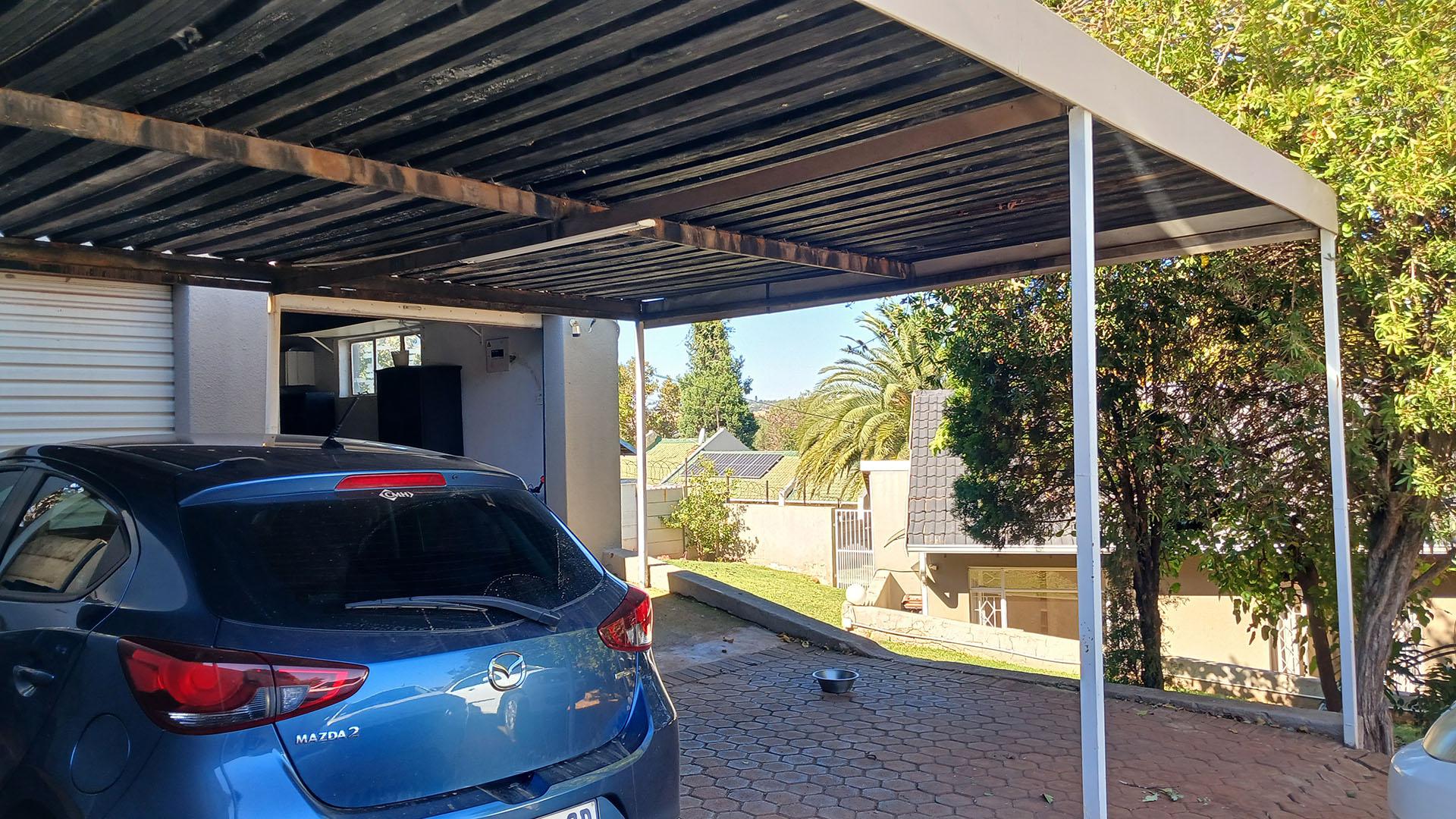 Front View of property in Roodekrans