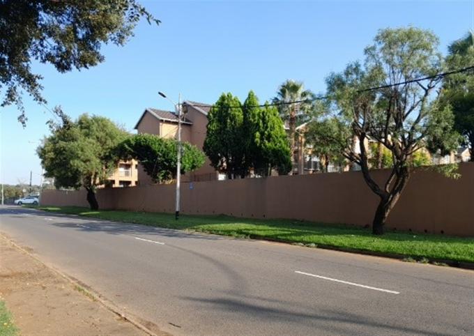 Standard Bank SIE Sale In Execution 2 Bedroom Sectional Title for Sale in Florida - MR548289