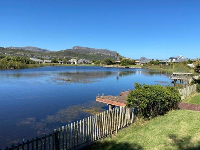 3 Bedroom House to Rent in The Lakes - Property to rent - MR548376