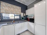 Kitchen - 8 square meters of property in Sunninghill