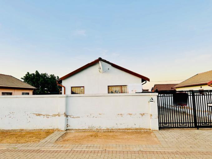 2 Bedroom House for Sale For Sale in Soshanguve - MR548540