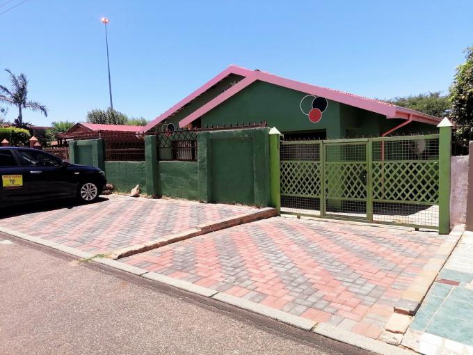 4 Bedroom House for Sale For Sale in Soshanguve - MR548542