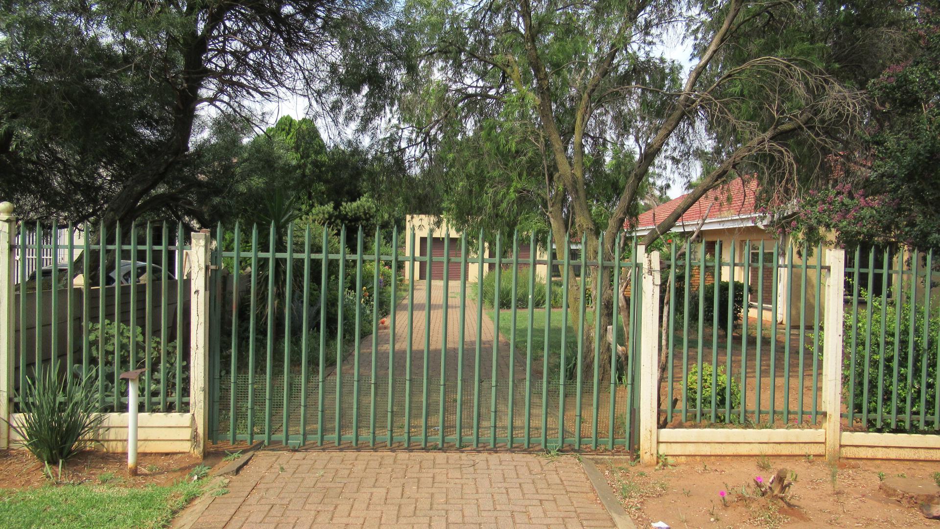 Front View of property in Sonland Park