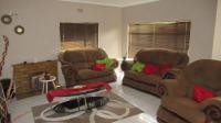 Lounges - 28 square meters of property in Sonland Park