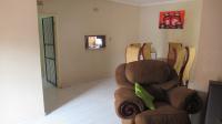 Lounges - 28 square meters of property in Sonland Park