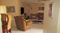 Lounges - 28 square meters of property in Sonland Park