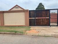 Front View of property in Greenhills