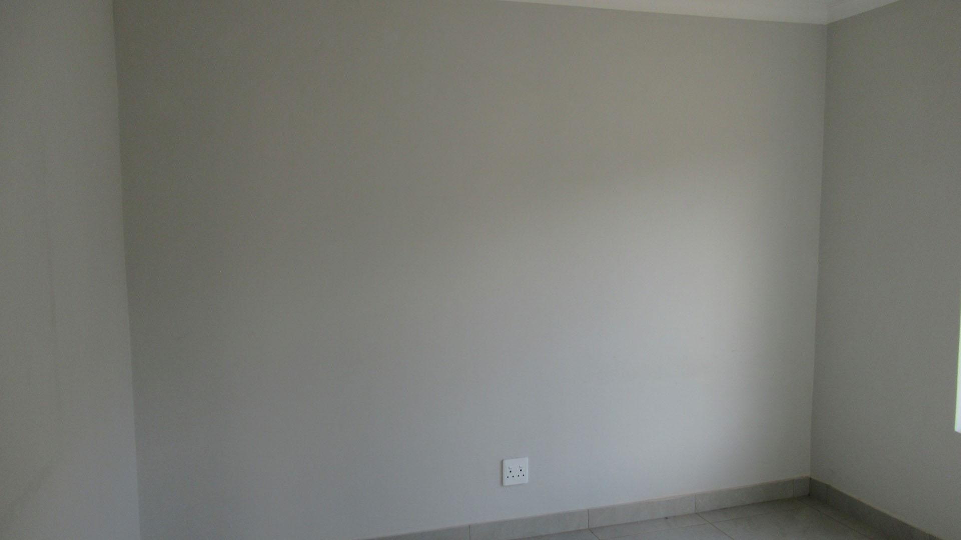 Main Bedroom of property in Daggafontein