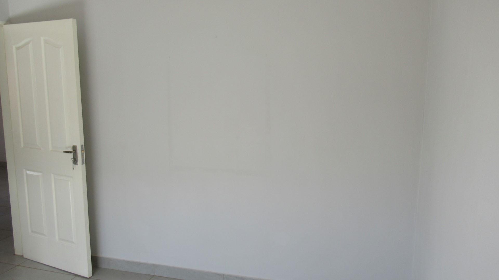 Main Bedroom of property in Daggafontein