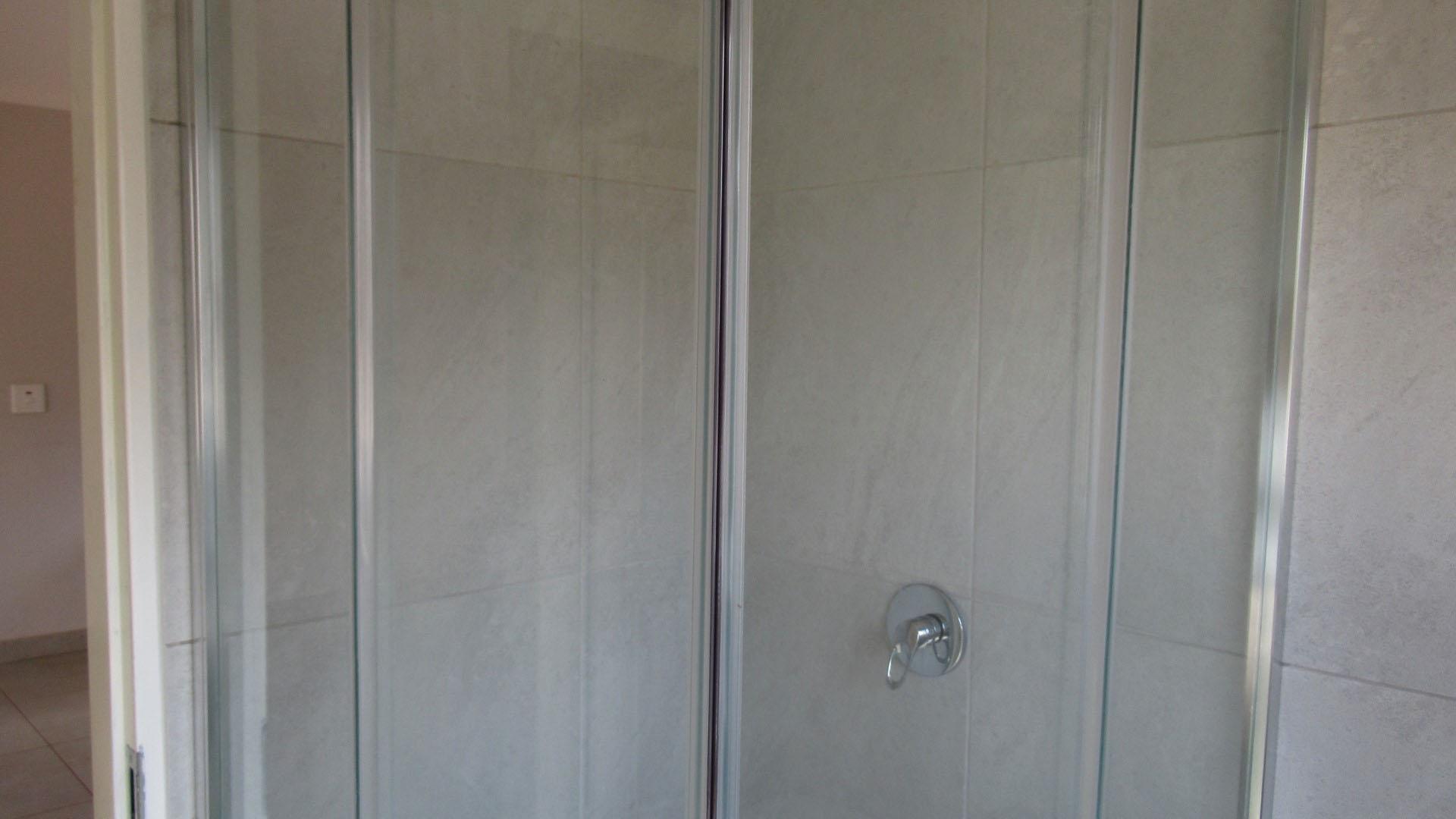 Bathroom 1 of property in Daggafontein