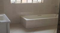 Main Bathroom - 26 square meters of property in Mookgopong (Naboomspruit)