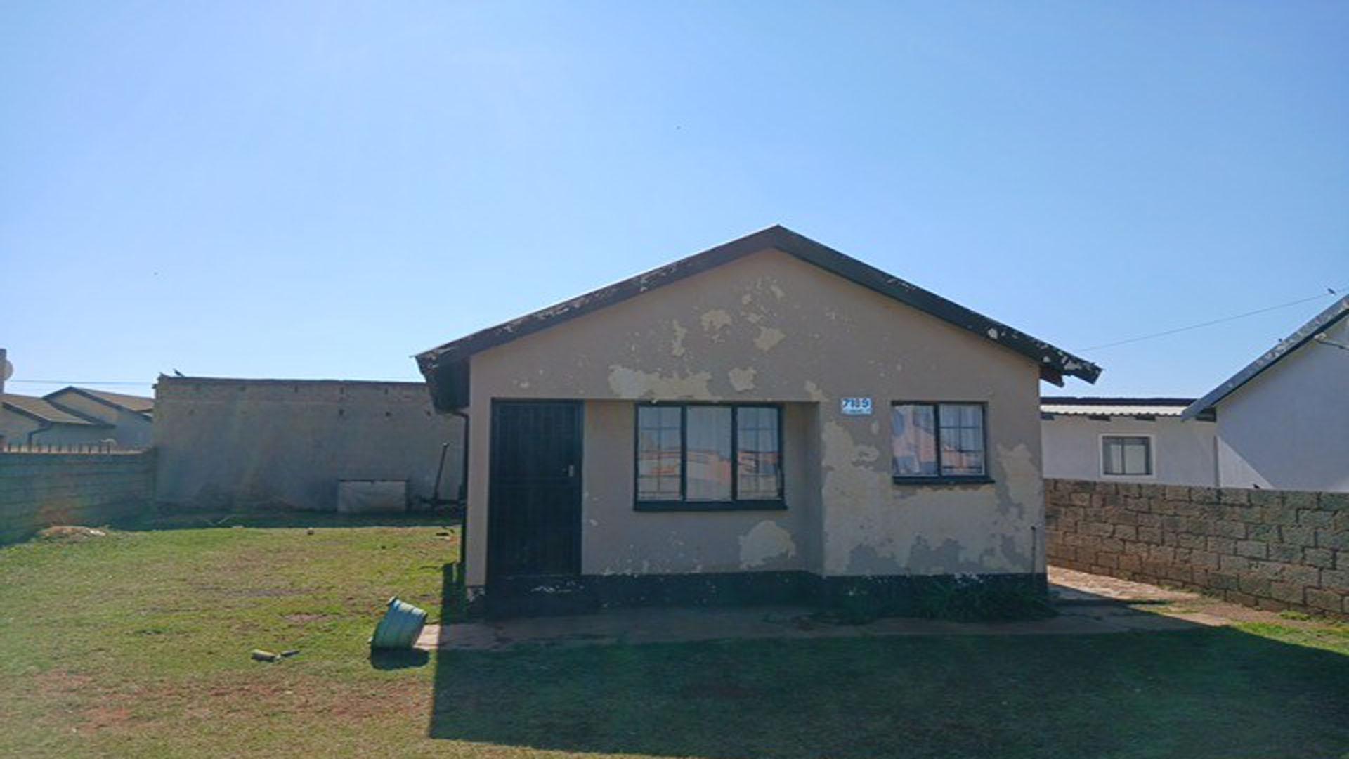 Front View of property in Vosloorus