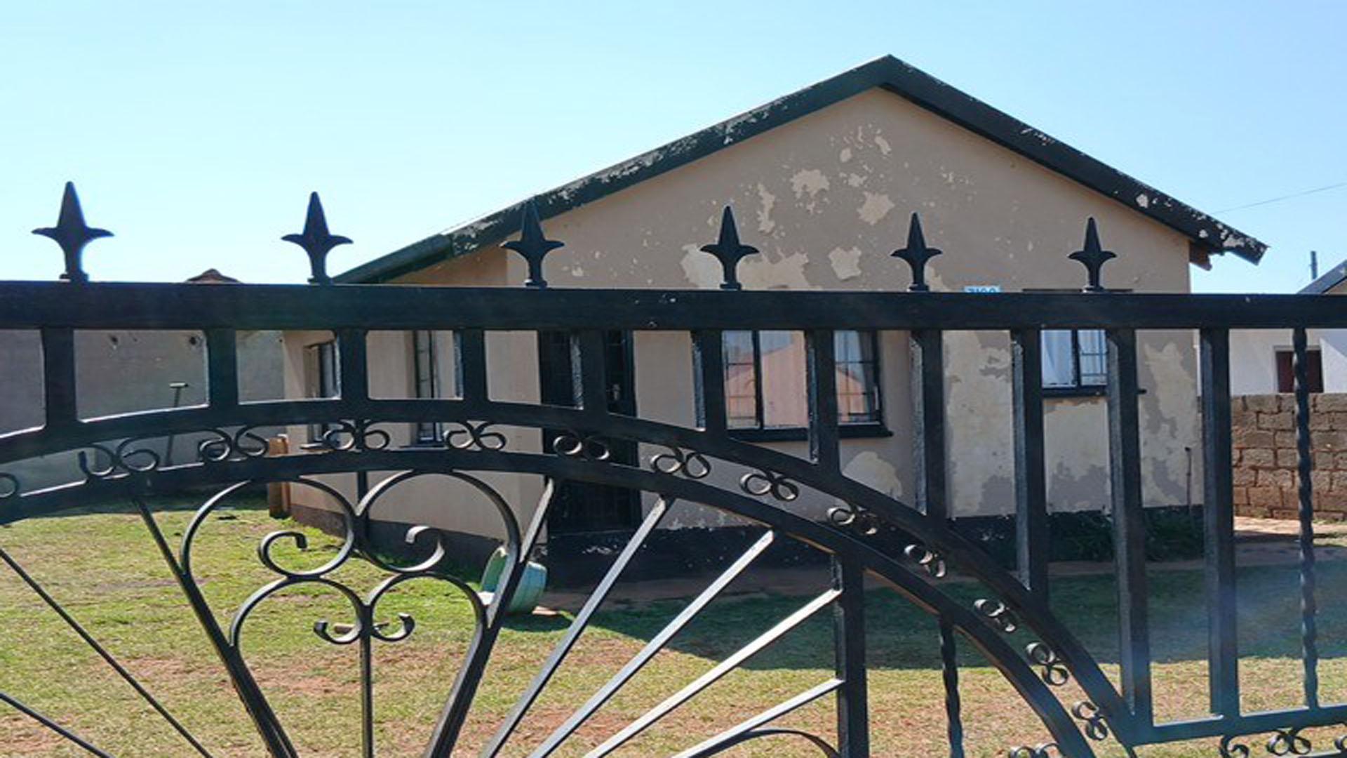 Front View of property in Vosloorus
