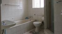 Bathroom 1 - 6 square meters of property in Kloofendal