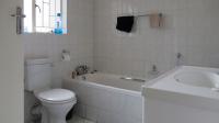 Main Bathroom - 7 square meters of property in Kloofendal