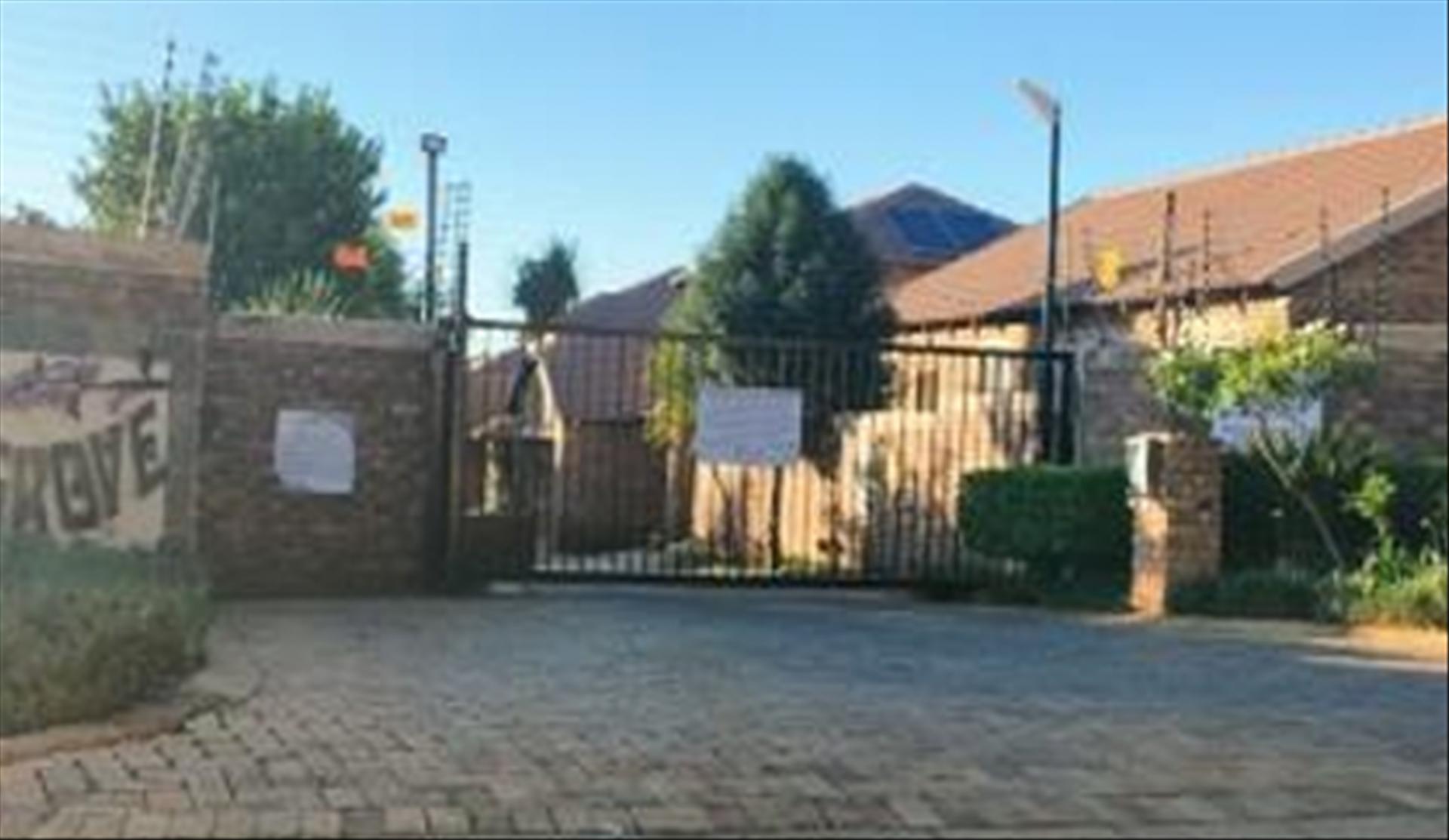Front View of property in Roodepoort