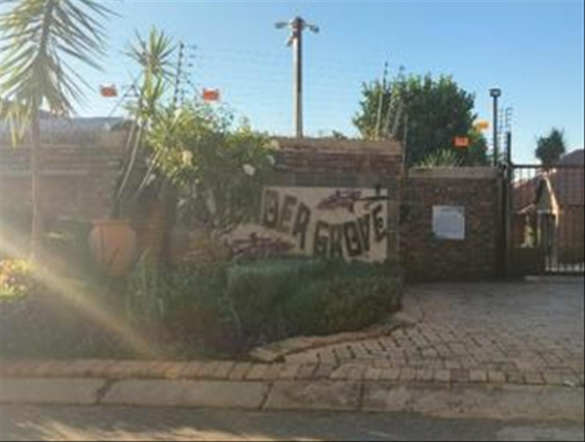 Front View of property in Roodepoort