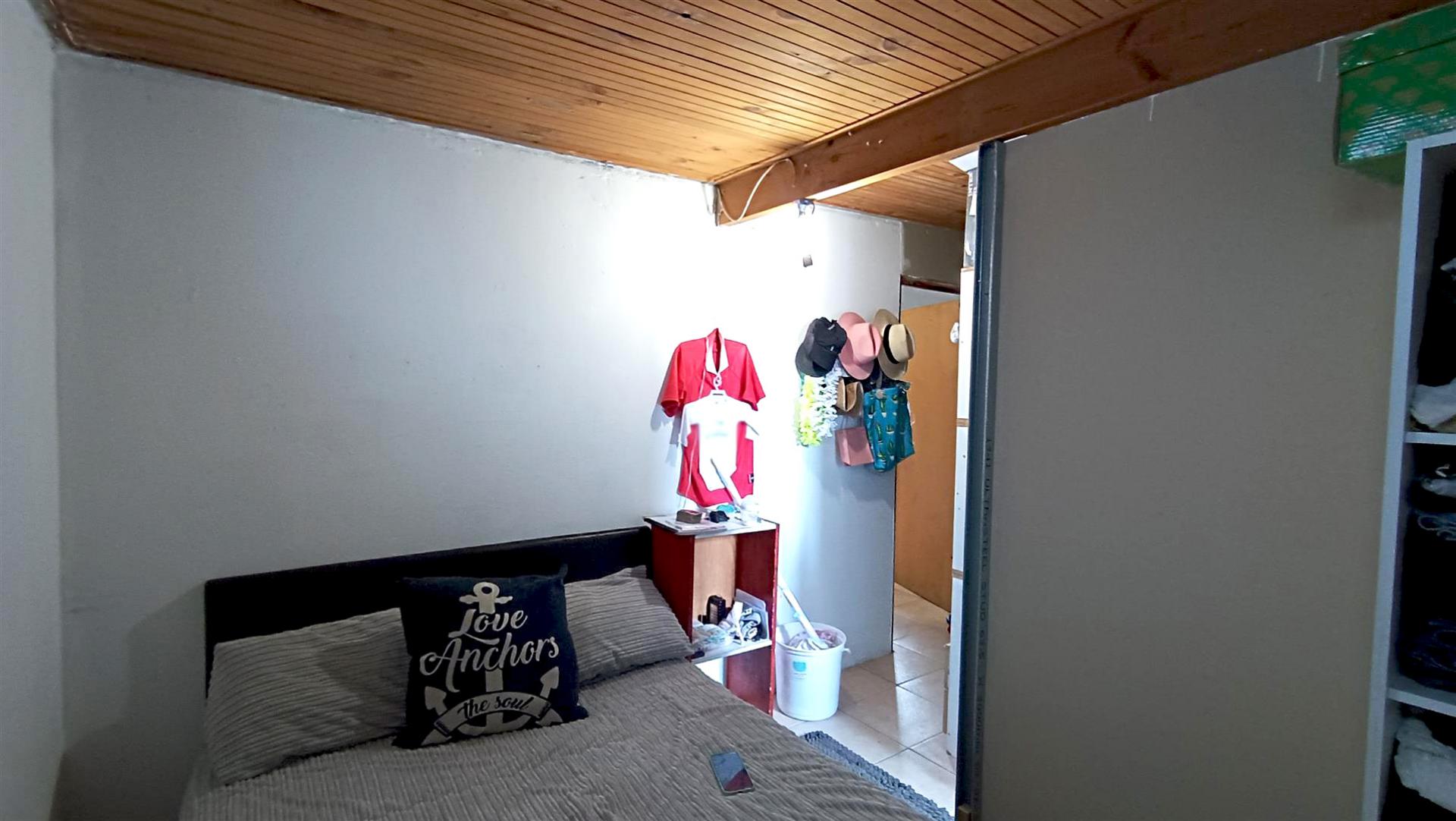 Bed Room 3 - 13 square meters of property in Cape Town Centre