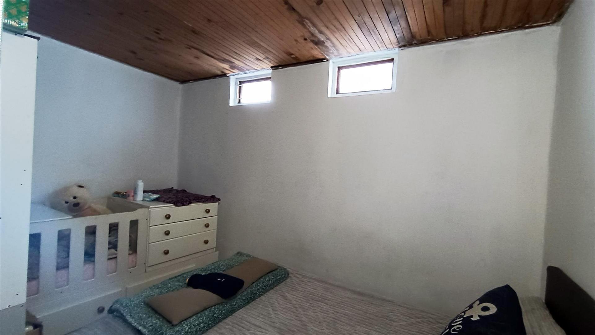 Bed Room 3 - 13 square meters of property in Cape Town Centre