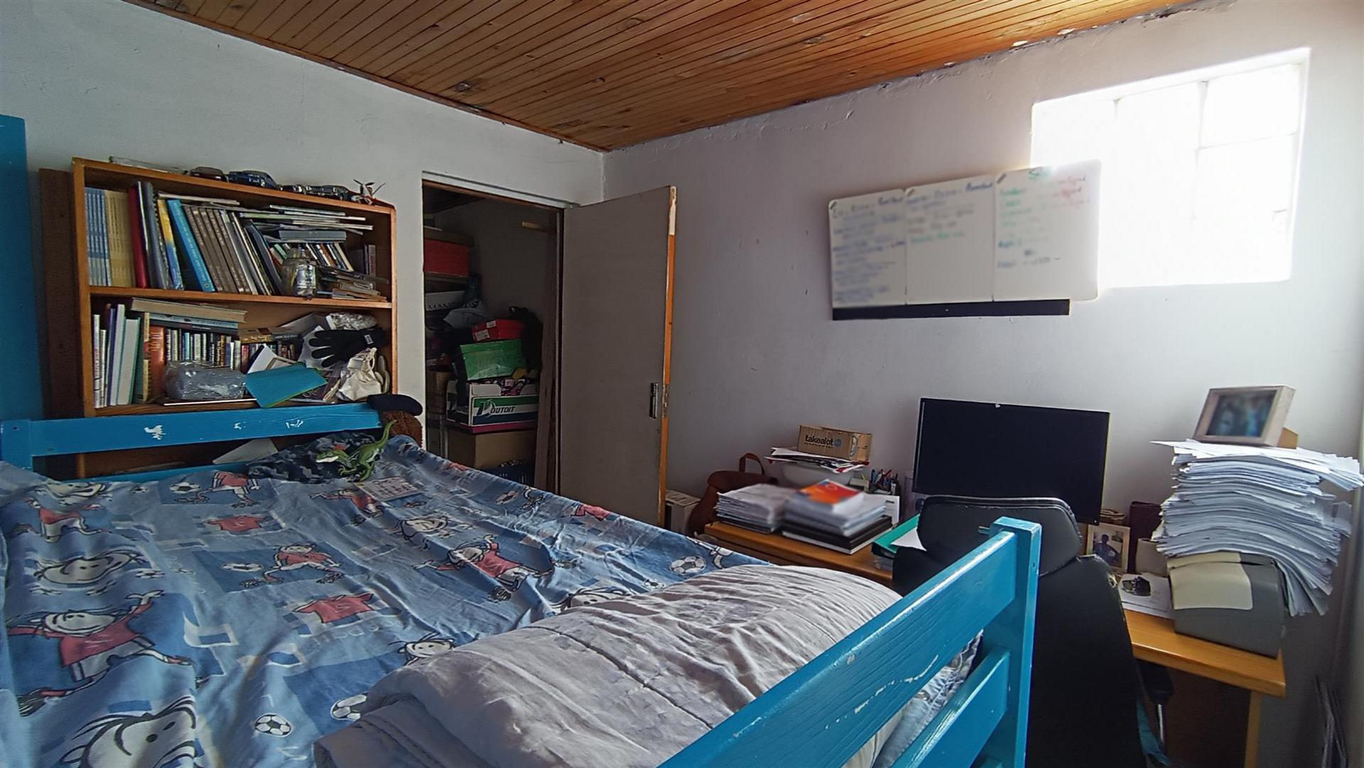 Study - 8 square meters of property in Cape Town Centre