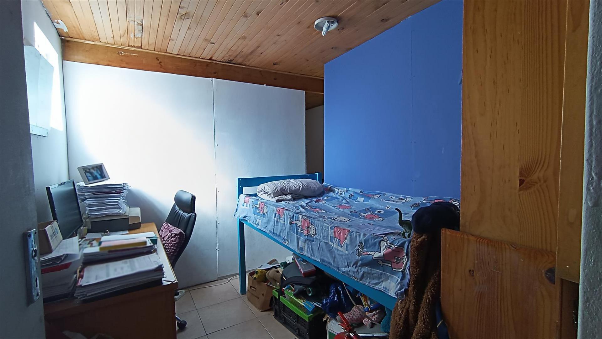 Study - 8 square meters of property in Cape Town Centre