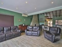 Lounges - 39 square meters of property in Amanzimtoti 