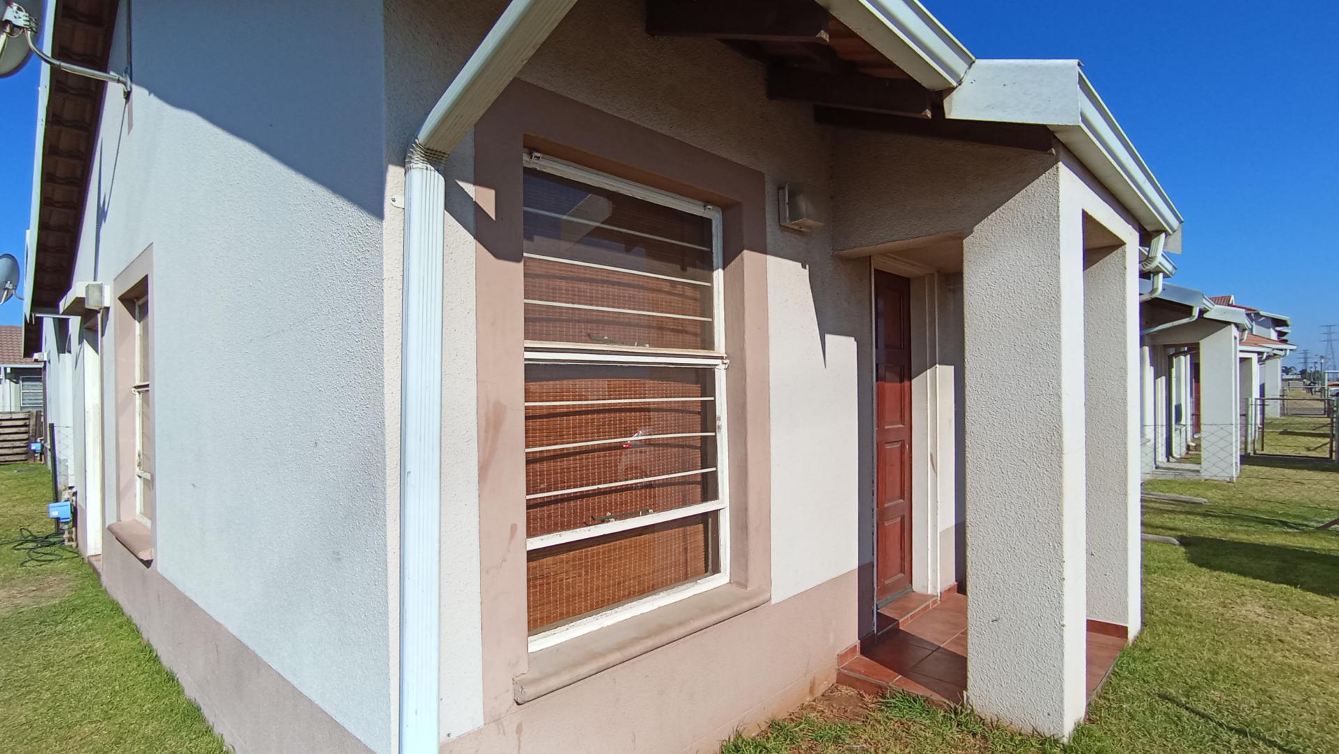 Front View of property in Orion Park