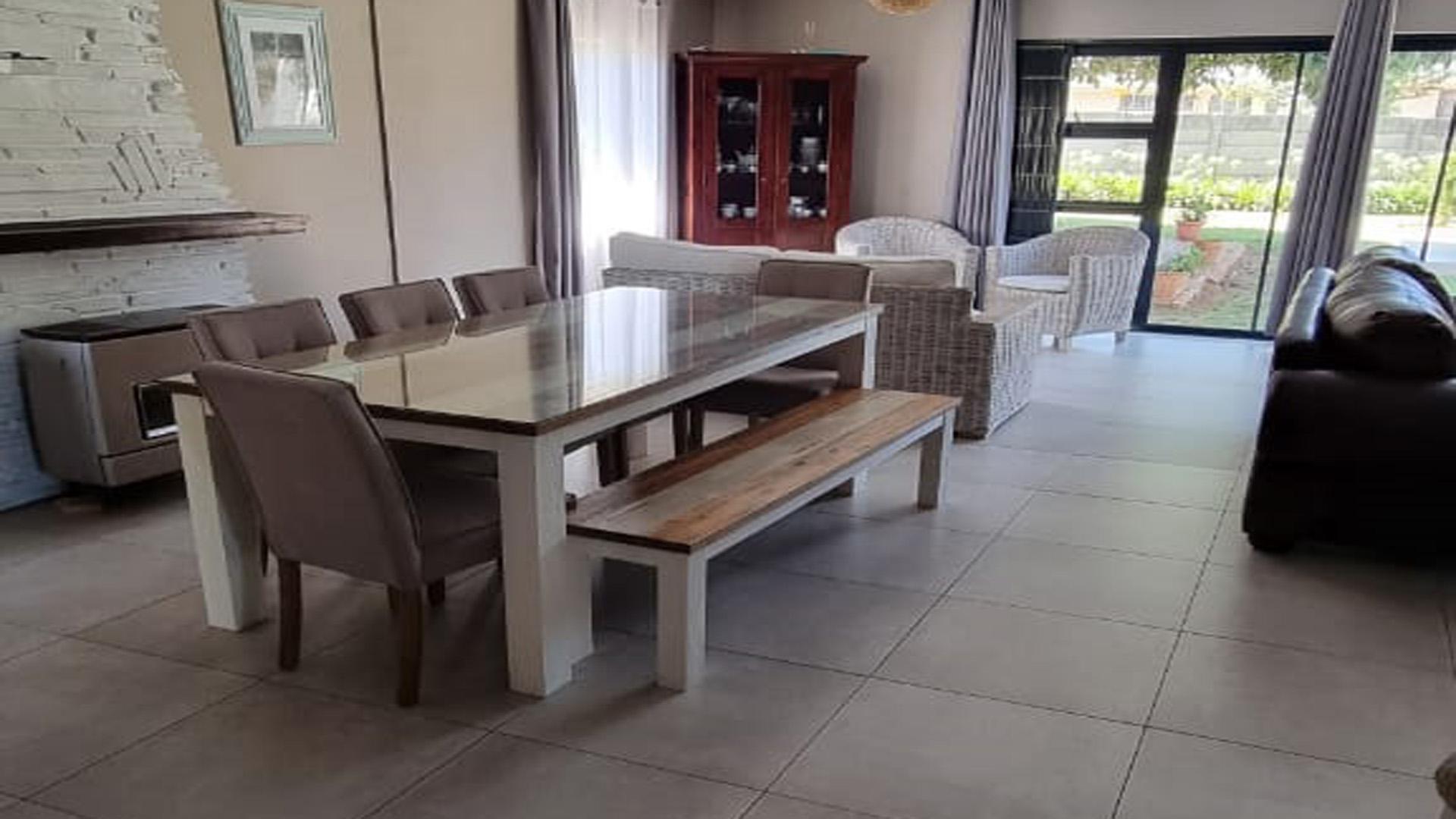 Dining Room - 16 square meters of property in Delmas