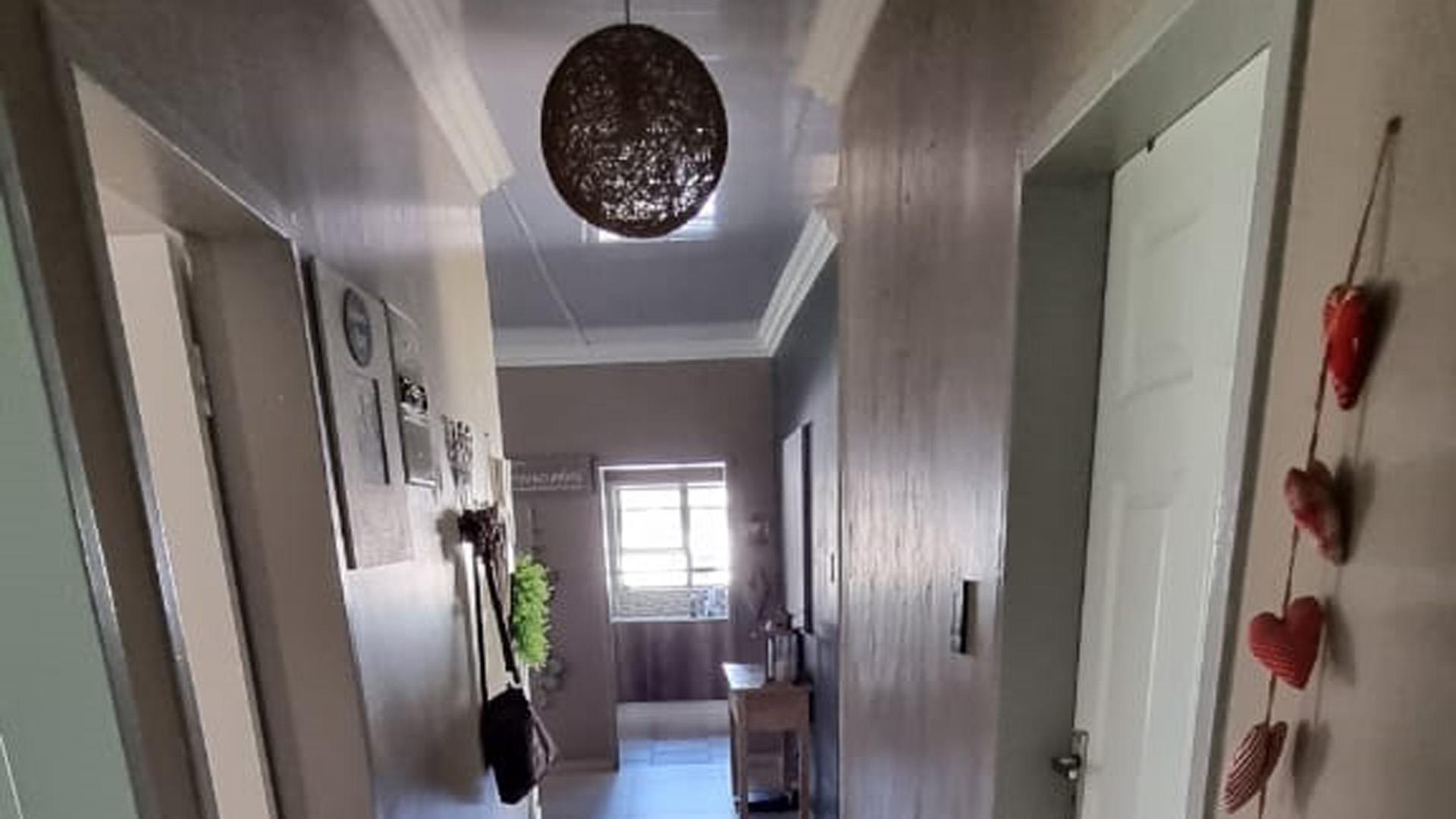 Spaces - 21 square meters of property in Delmas