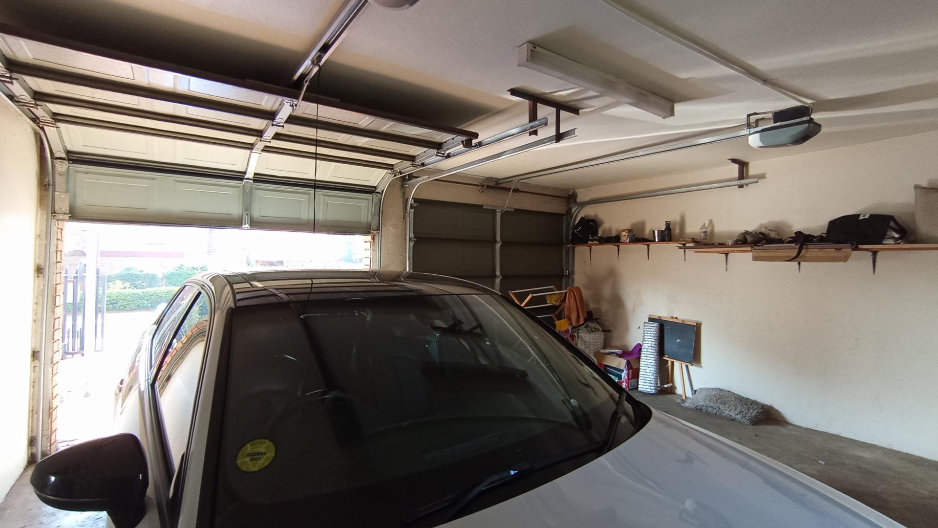Garage - 36 square meters of property in Highveld
