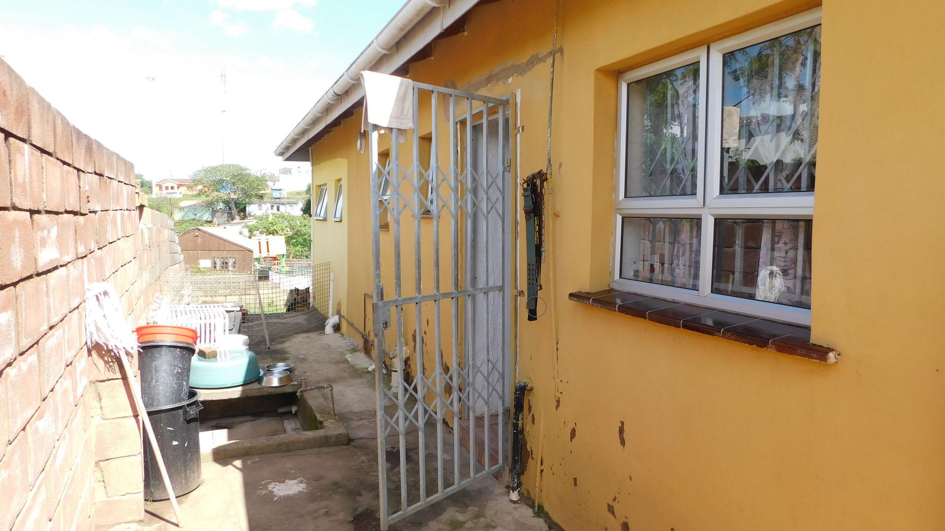3 Bedroom House for Sale For Sale in Lamontville Home Sell