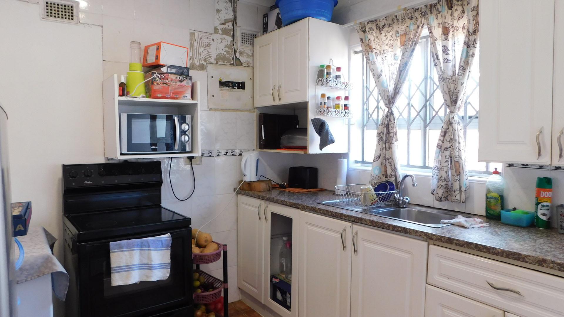 Kitchen - 7 square meters of property in Lamontville