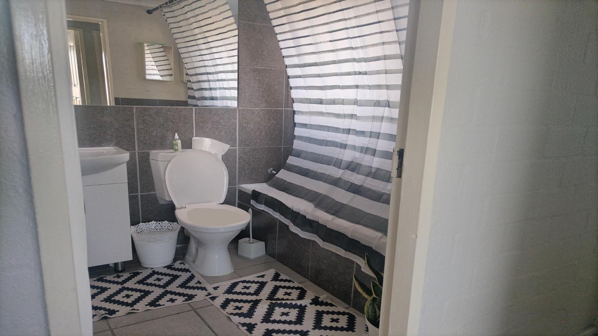 Bathroom 1 of property in Table View