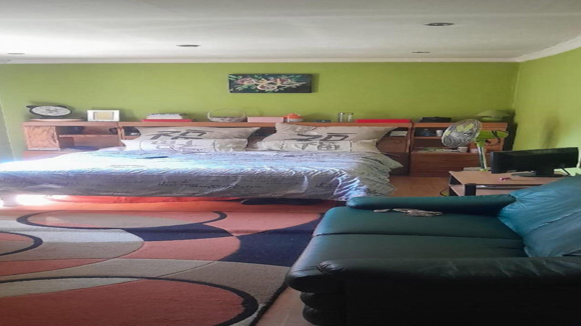 Bed Room 1 of property in Lenasia