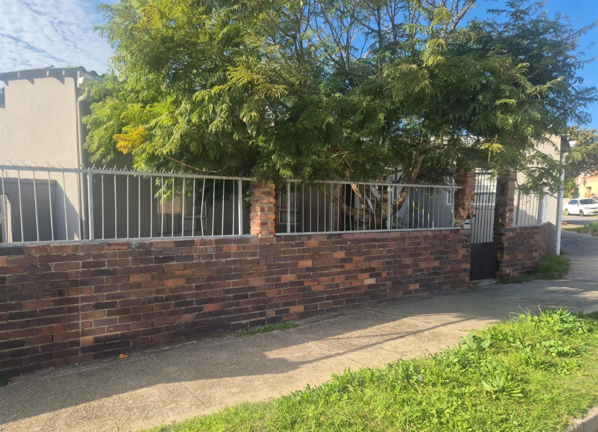 Front View of property in Gelvandale