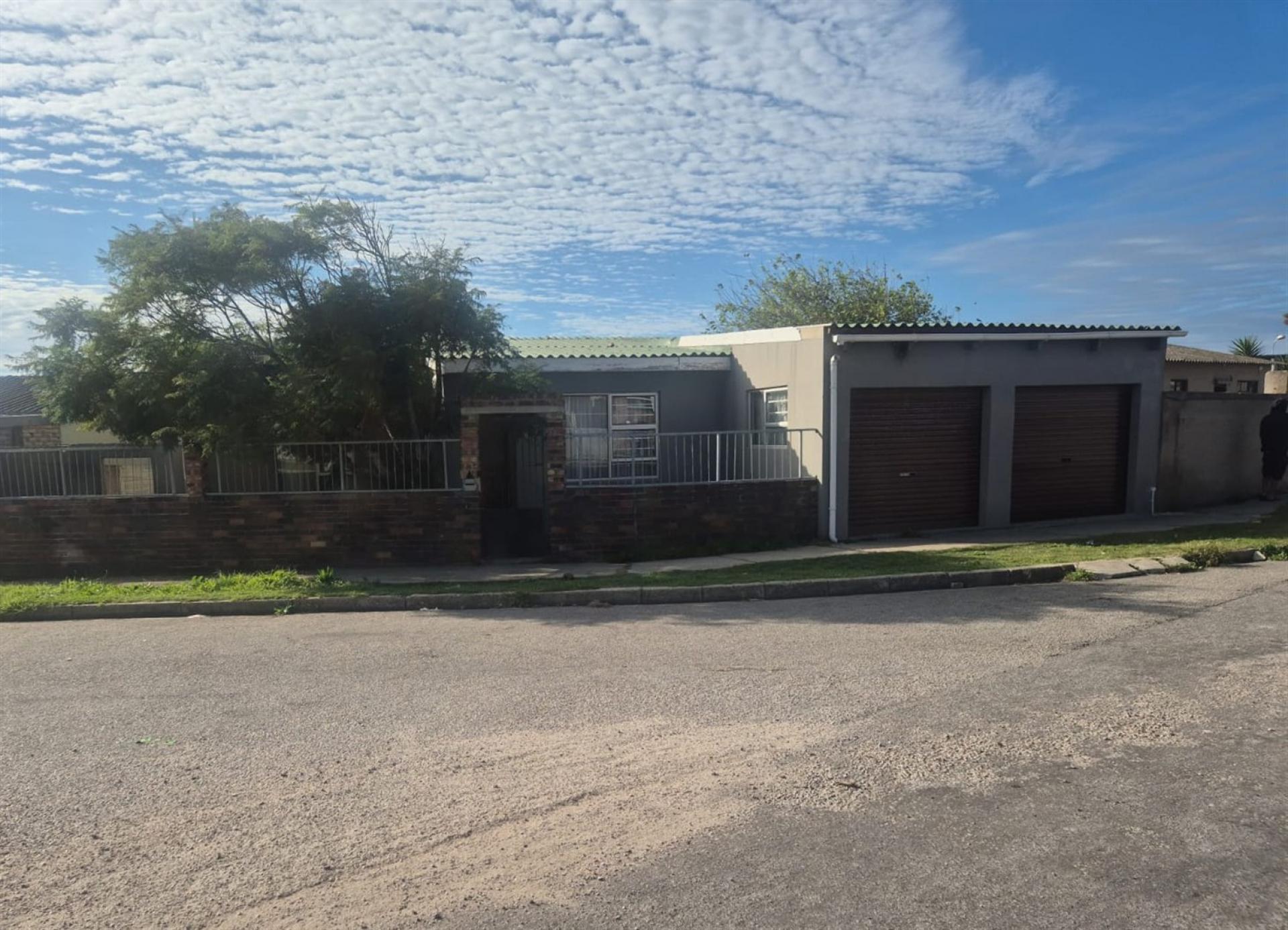 Front View of property in Gelvandale