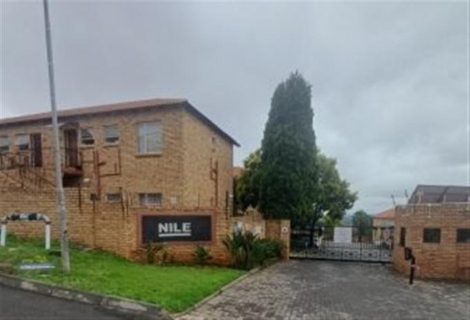 Standard Bank SIE Sale In Execution 2 Bedroom Sectional Title for Sale in Little Falls - MR549462