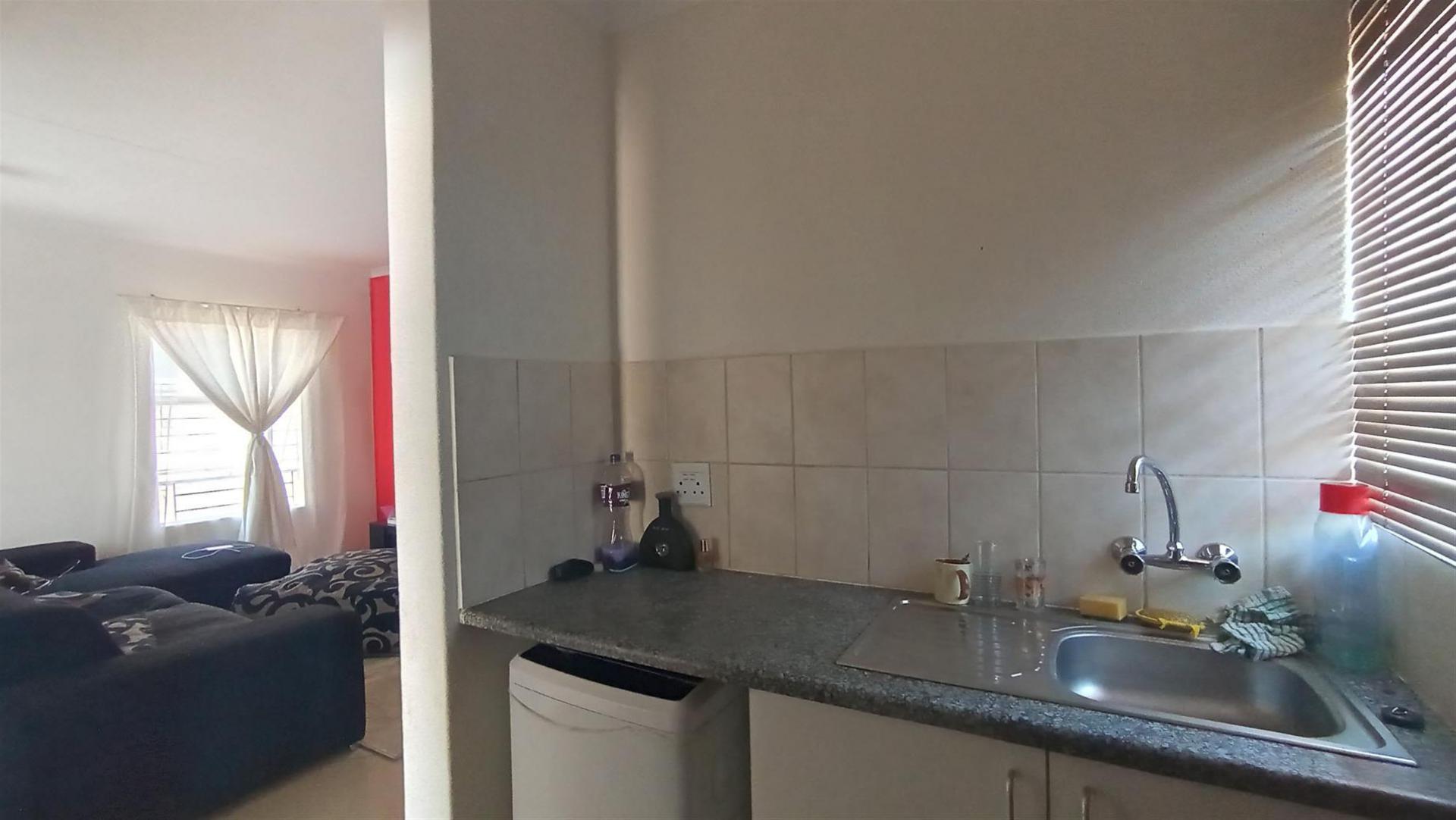 Kitchen - 4 square meters of property in Salfin