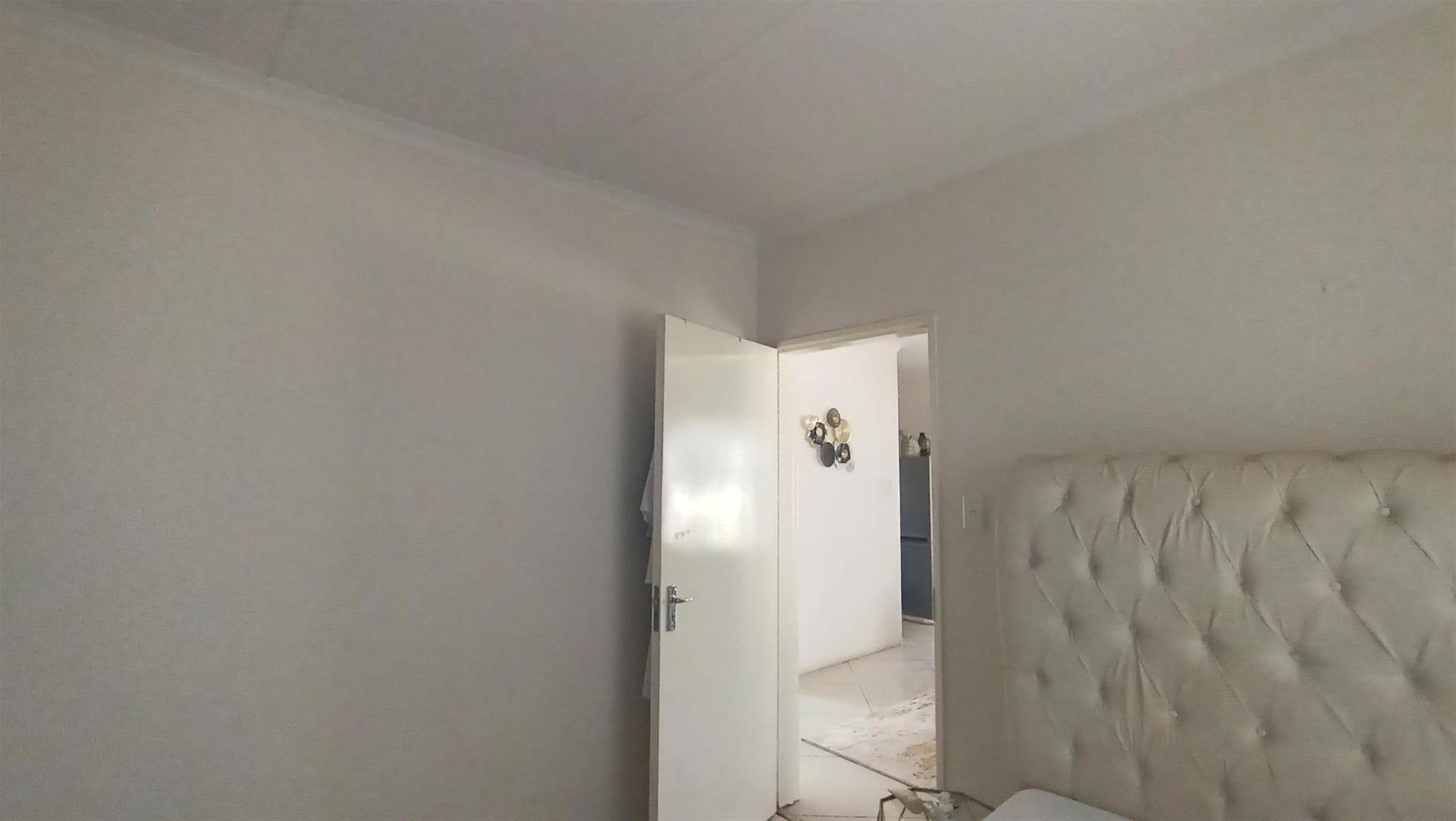 Bed Room 2 - 11 square meters of property in Salfin