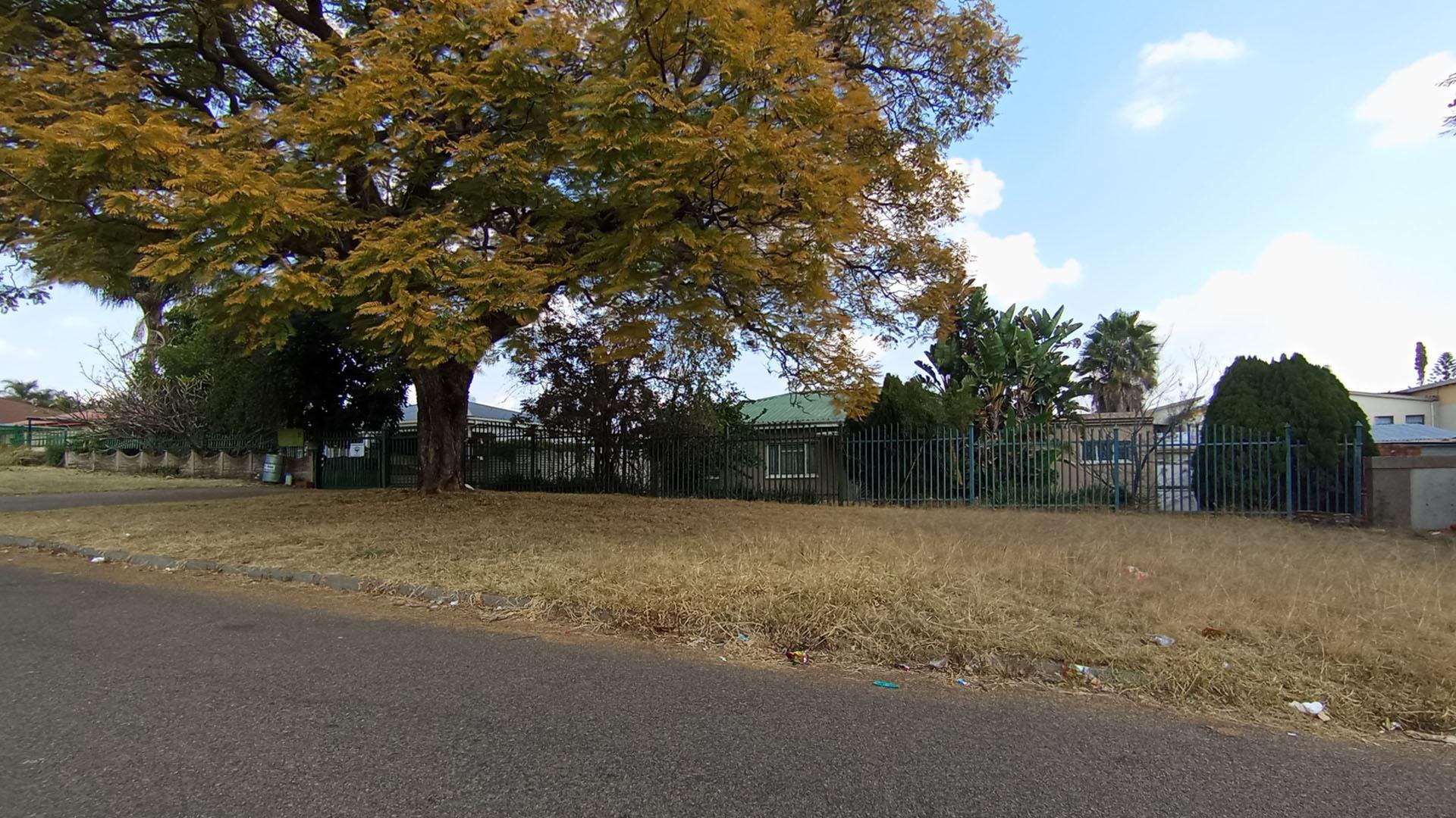 Front View of property in Westpark