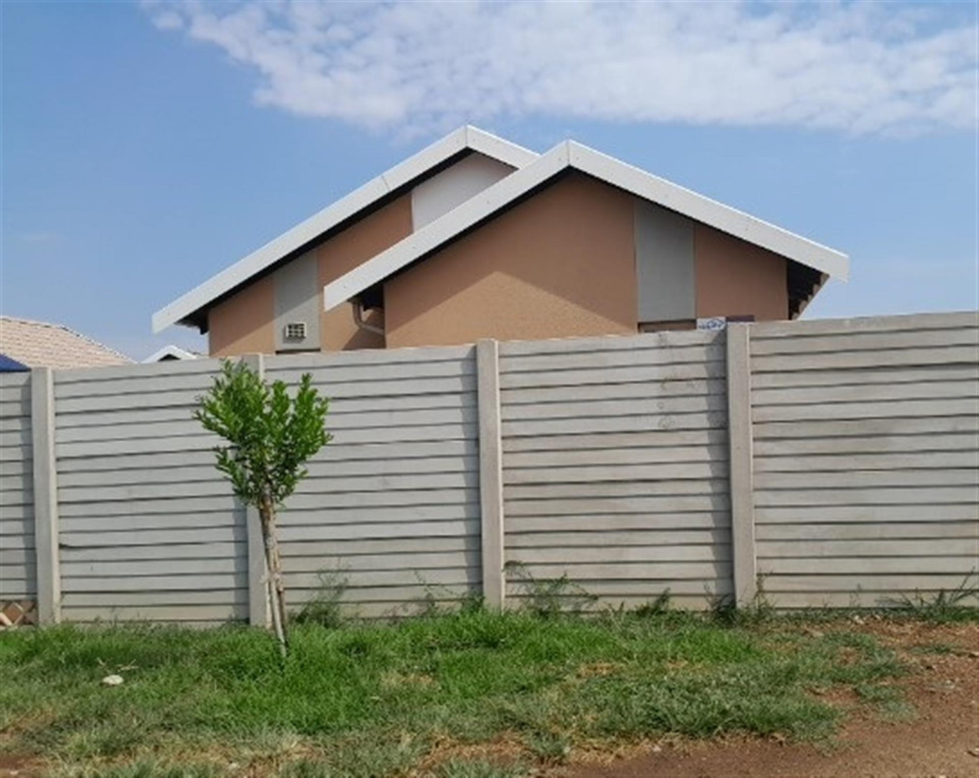 Front View of property in Palm Ridge