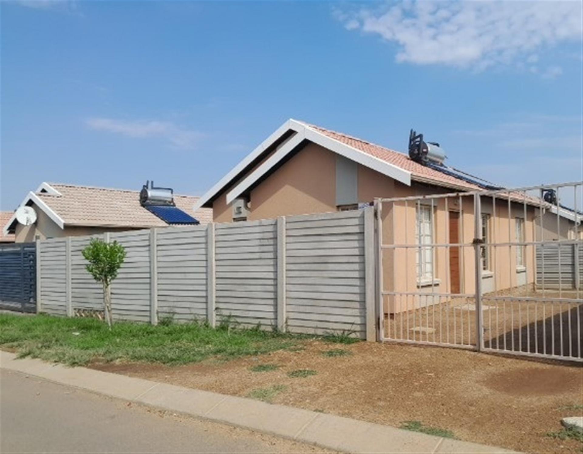 Front View of property in Palm Ridge