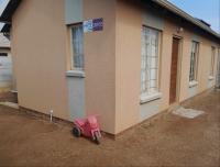 Front View of property in Palm Ridge