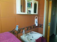 Bathroom 1 - 5 square meters of property in Roodia